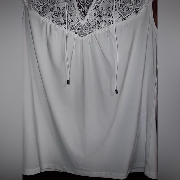 ⭐️White House Black Market⭐️ White Blouse, size Small⭐️ - Picture 6 of 12